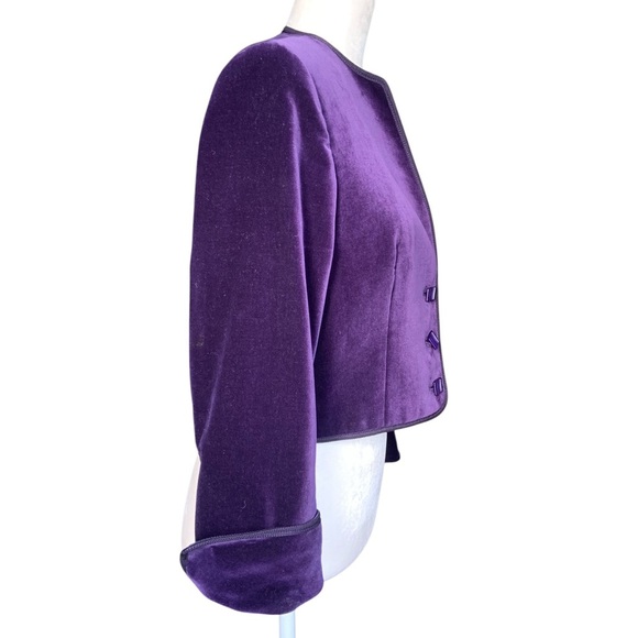 British Made Cropped Purple Velvet Jacket – Size S/M – Luxe Boutique - Picture 4 of 13